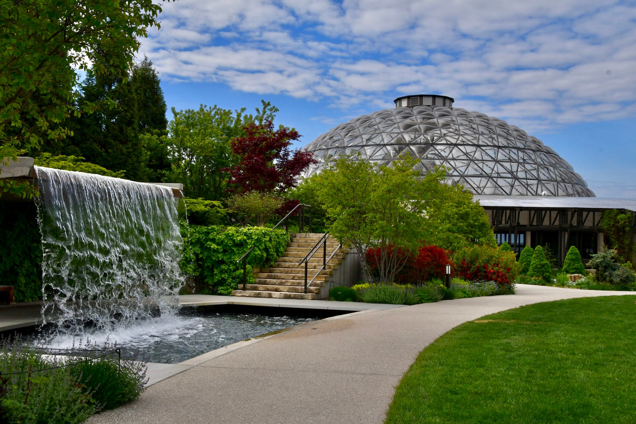Greater Des Moines Botanical Garden, a barn wedding venue in Des Moines, IA