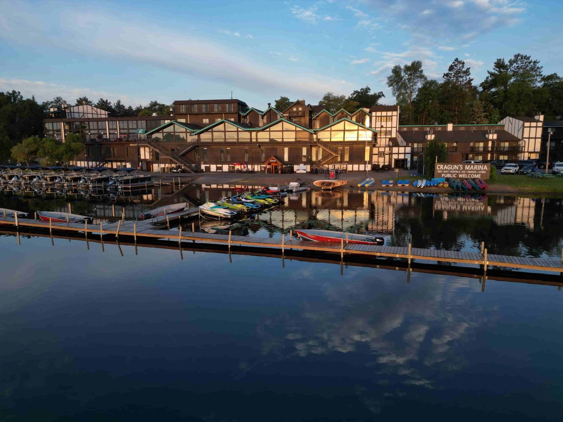 Cragun's Resort on Gull Lake, a lake wedding venue in Brainerd, Minnesota