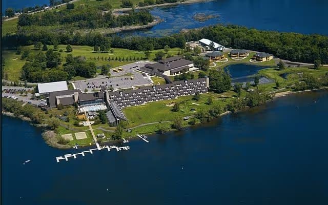 Arrowwood Resort & Conference Center, a lake wedding venue in Alexandria, Minnesota