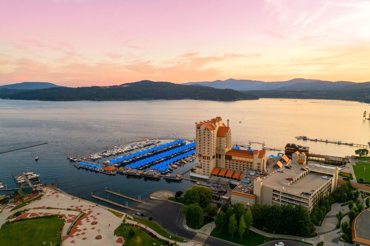 The Coeur d'Alene Resort, a lake wedding venue in Coeur d'Alene, Idaho
