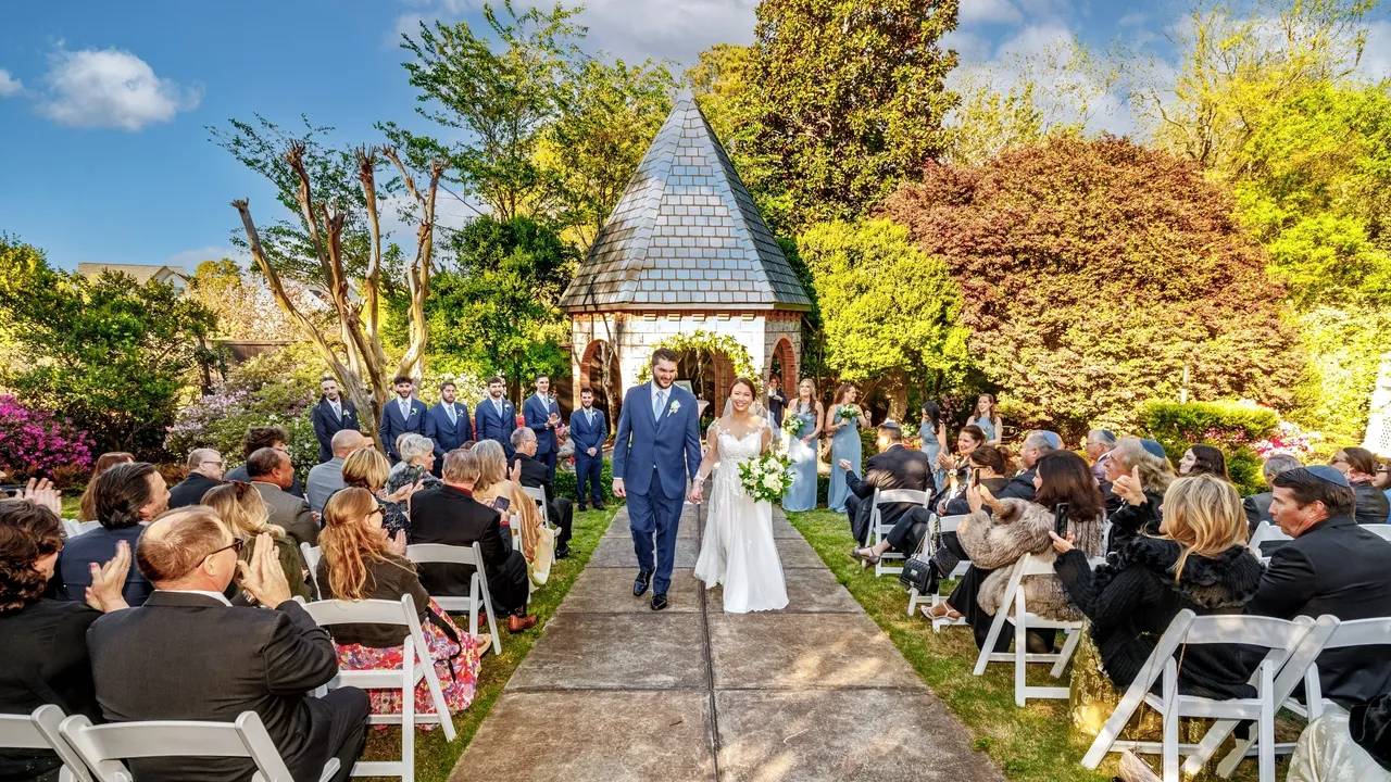 Chateau des Fleures, a barn wedding venue in Pateros, WA