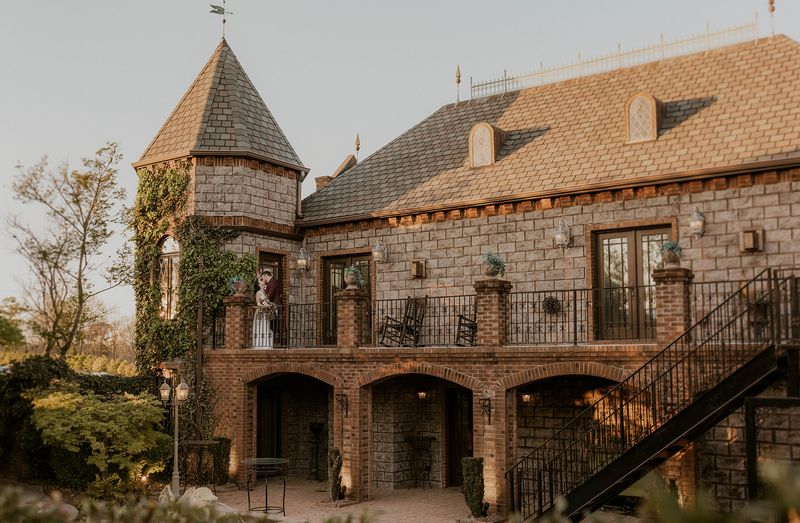 Chateau des Fleures gallery photo 2 — Riverside Château in Pateros, WA