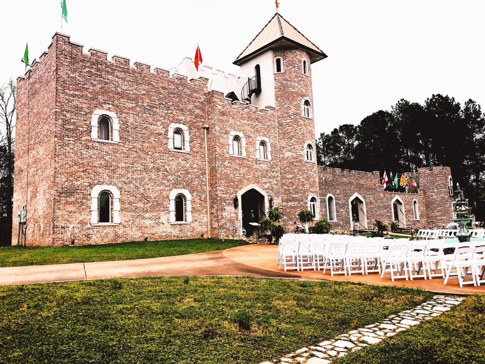 Pierce Castle, a barn wedding venue in Hattiesburg, MS