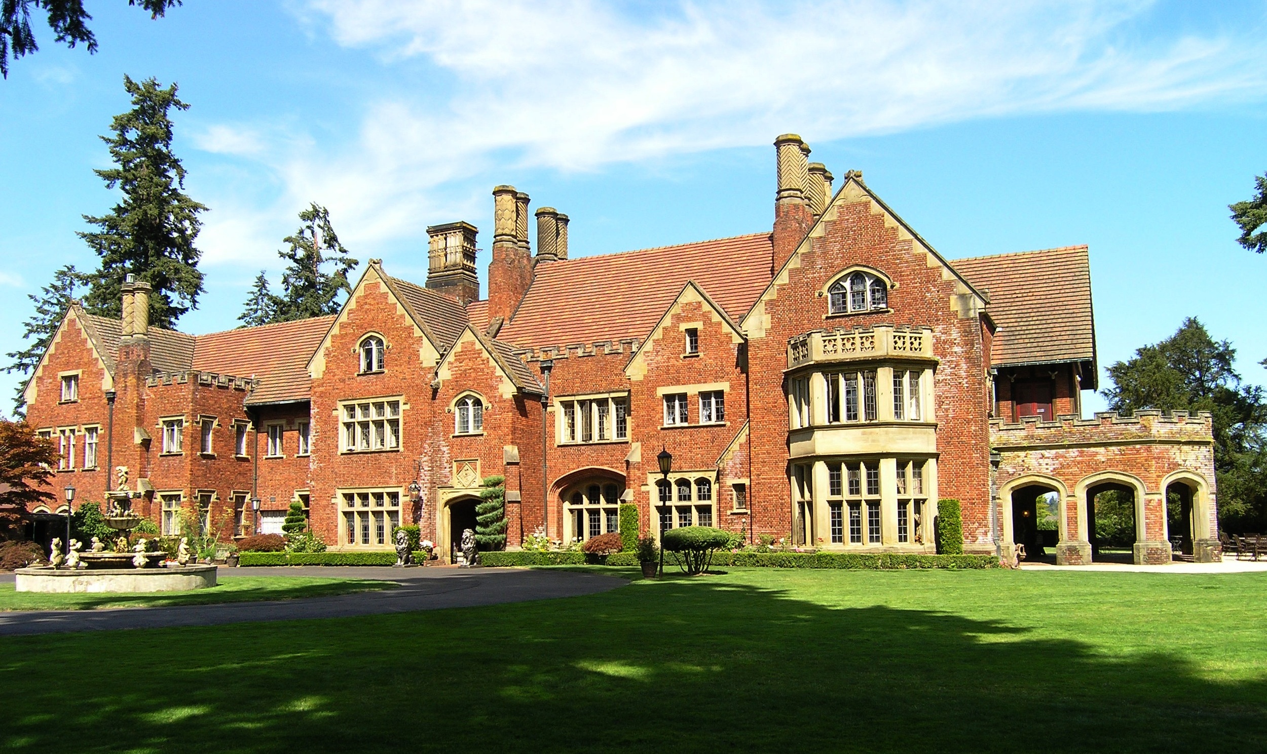 Thornewood Castle, a barn wedding venue in Lakewood, WA