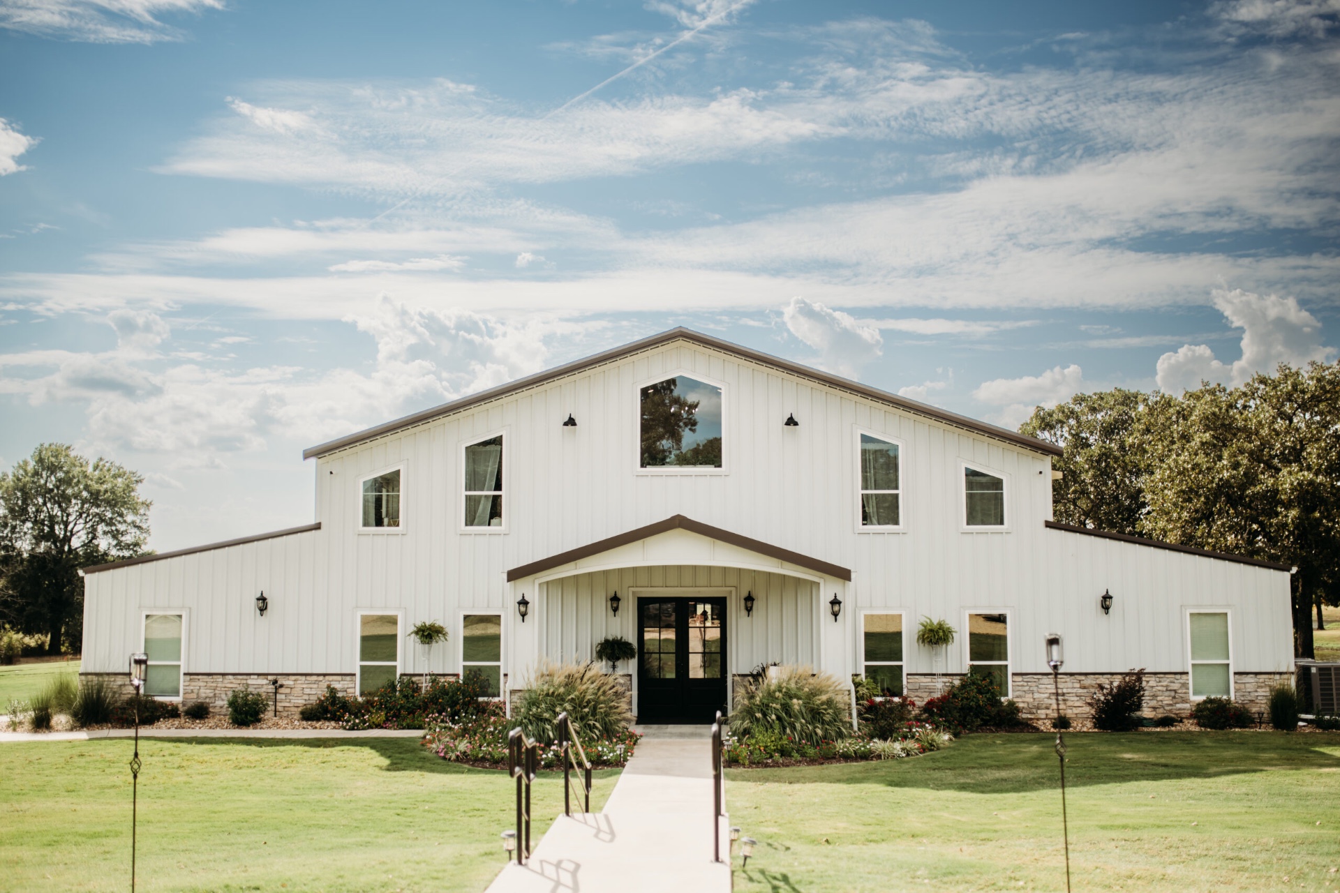 The Hidden Willow, a barn wedding venue in Mansfield, Ohio