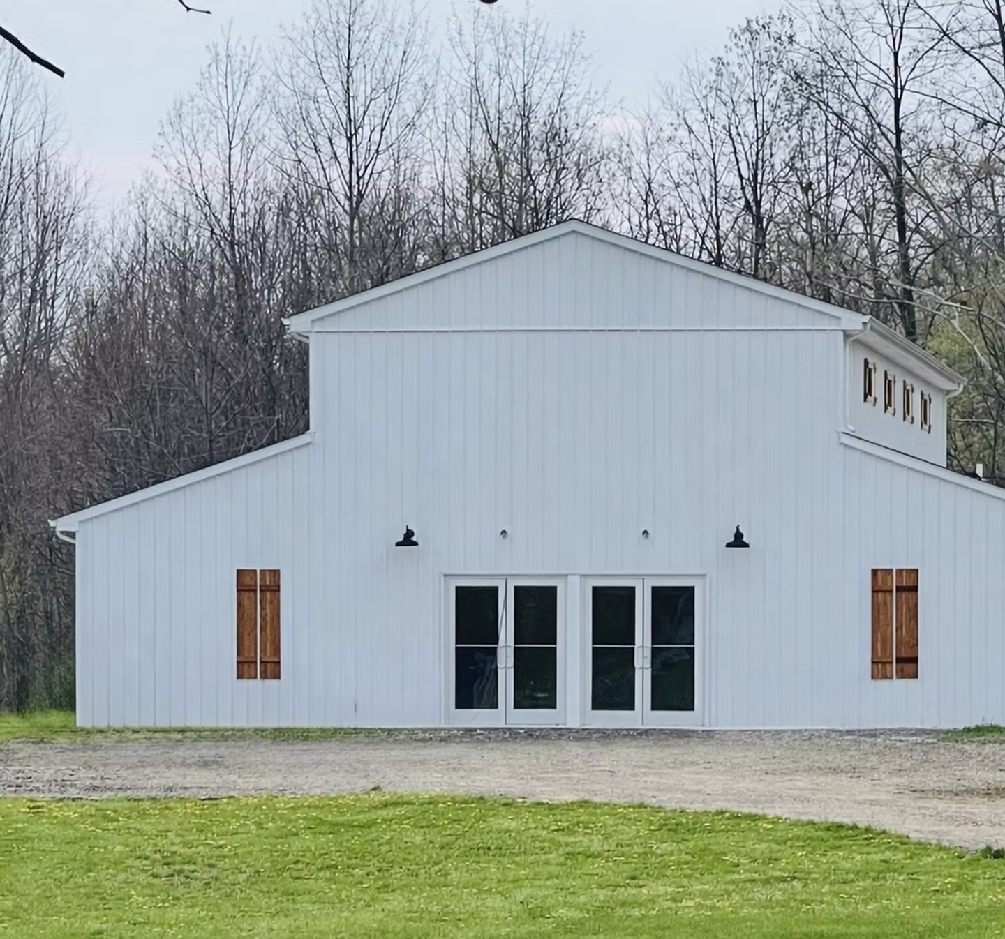 The Venue by the Lake, a barn wedding venue in Lake Wales, Florida